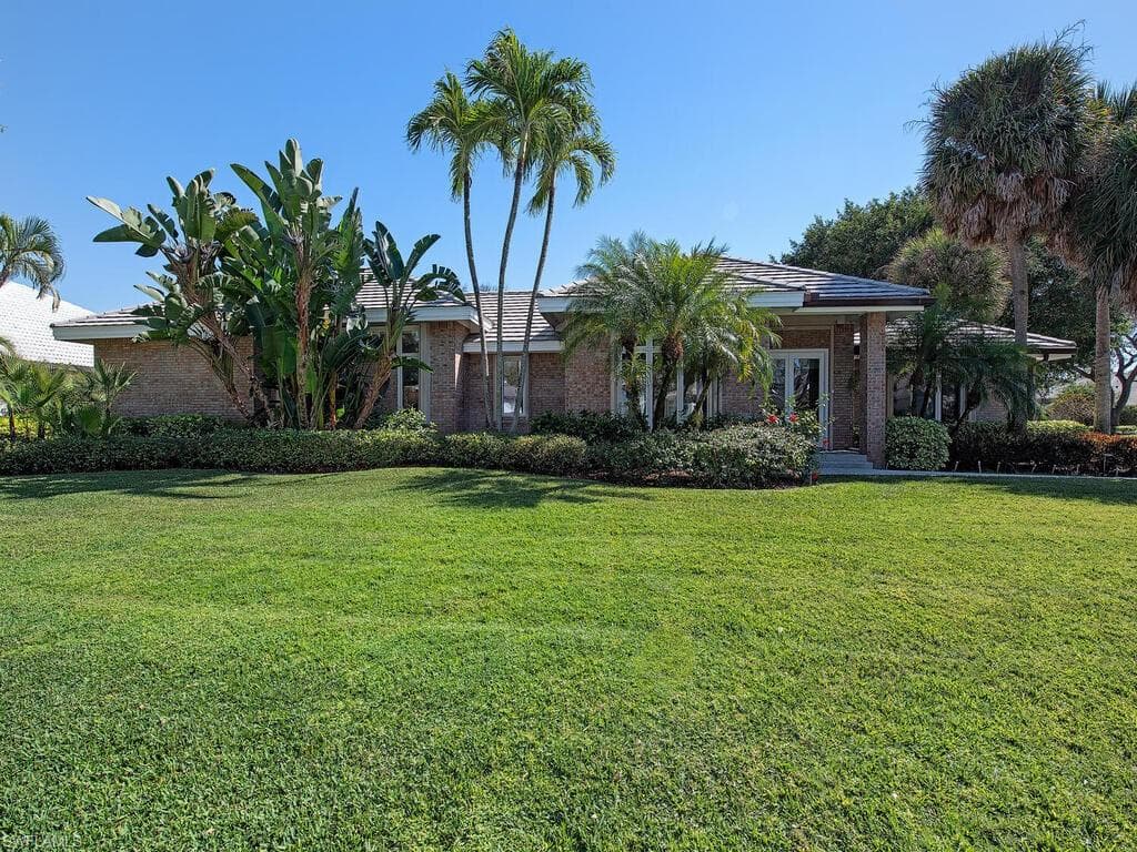 7018 Greentree Dr, Naples, FL 34108-1