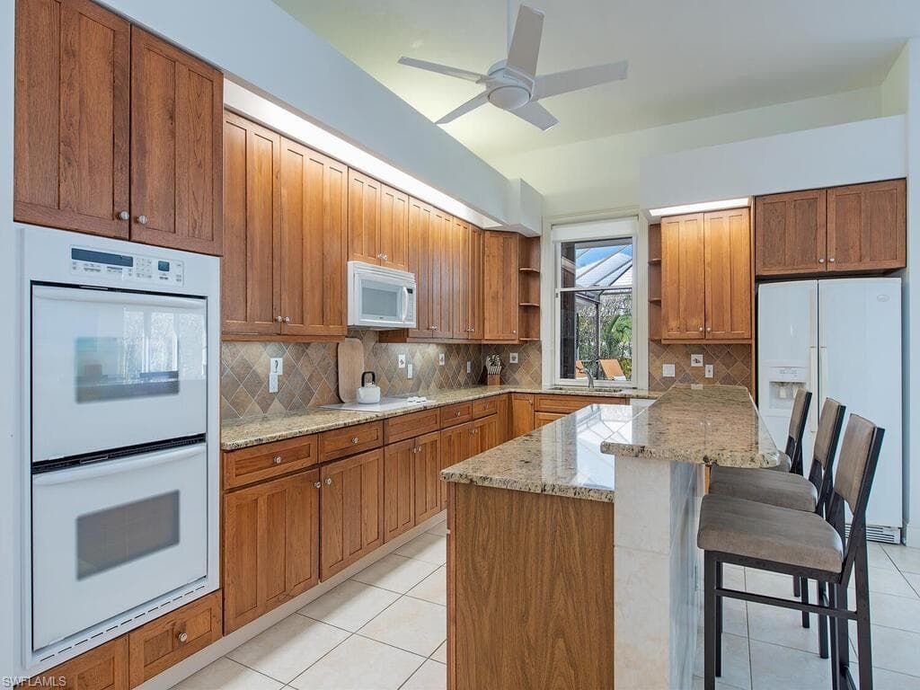 7018 Greentree Dr, Naples, FL 34108-6