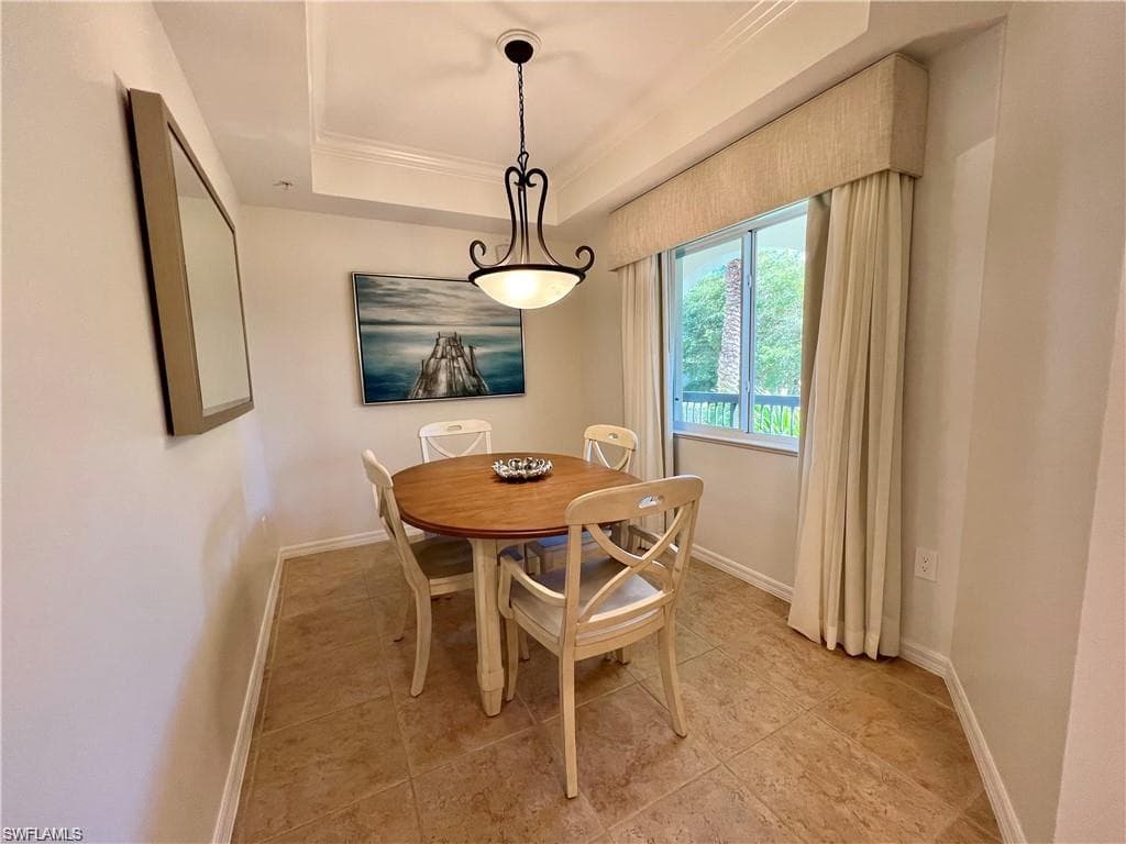 221 9th St S 219, Naples, FL 34102-10
