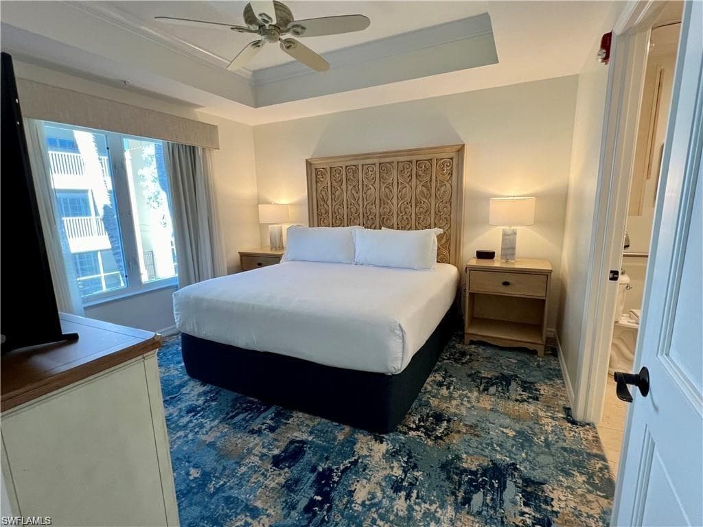 221 9th St S 219, Naples, FL 34102-11