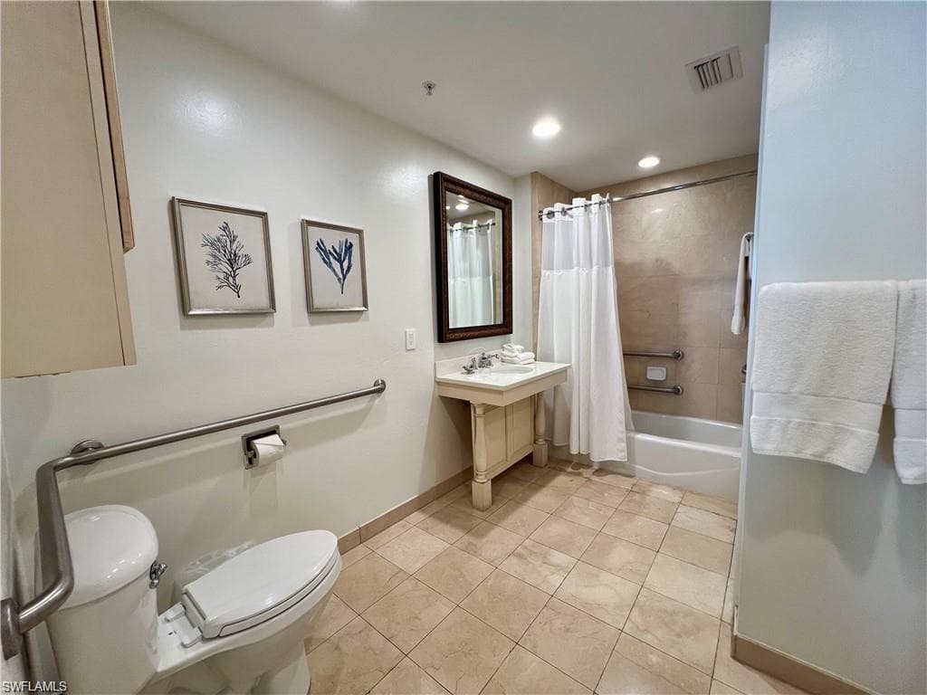 221 9th St S 219, Naples, FL 34102-12