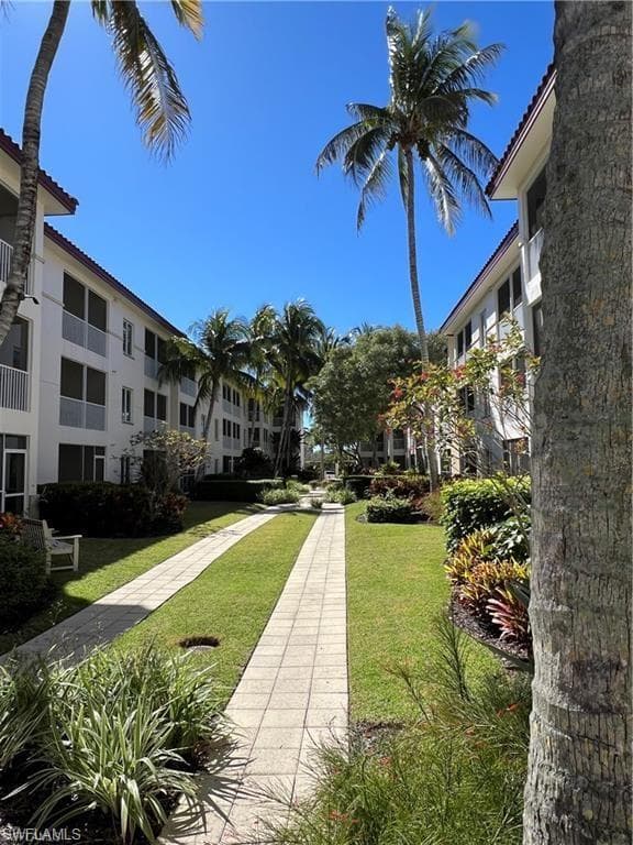 221 9th St S 219, Naples, FL 34102-13