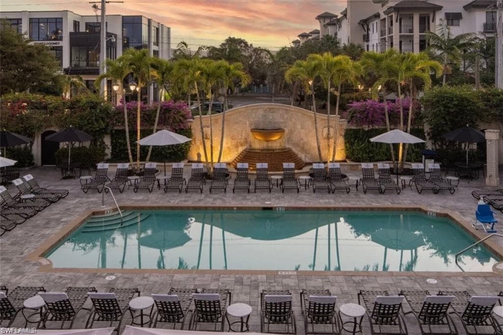 221 9th St S 219, Naples, FL 34102-17