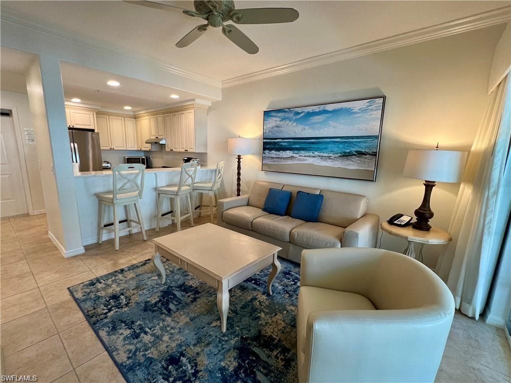 221 9th St S 219, Naples, FL 34102-7