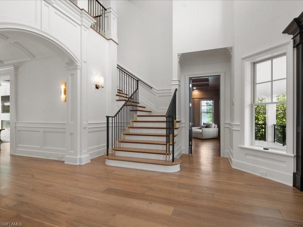 140 3rd Ave S, Naples, FL 34102-4