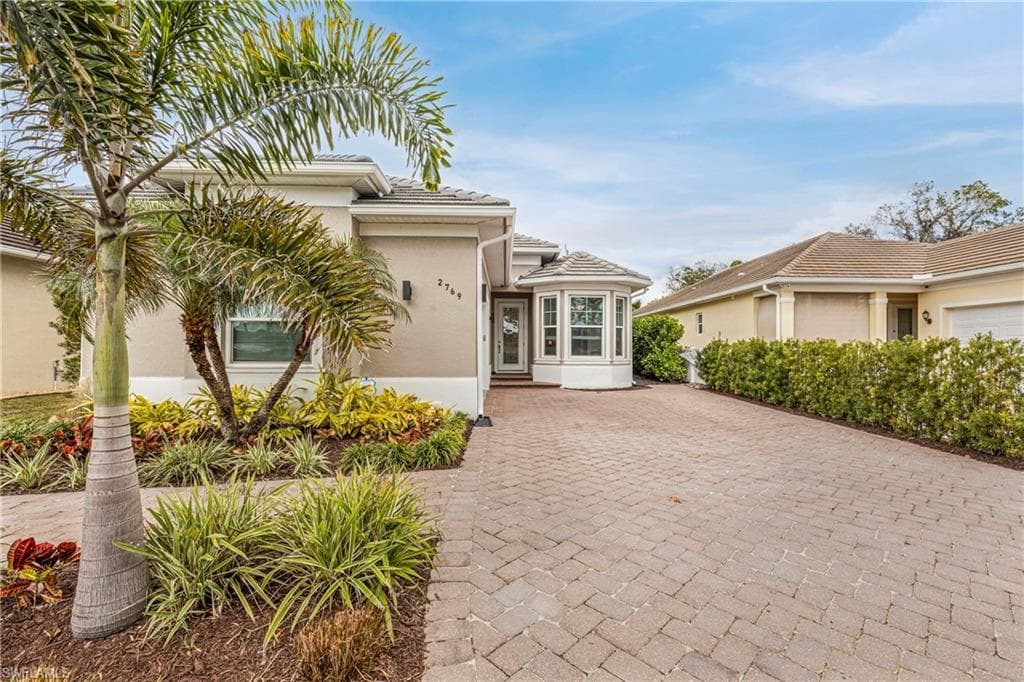 2769 Linda Dr, Naples, FL 34112-1