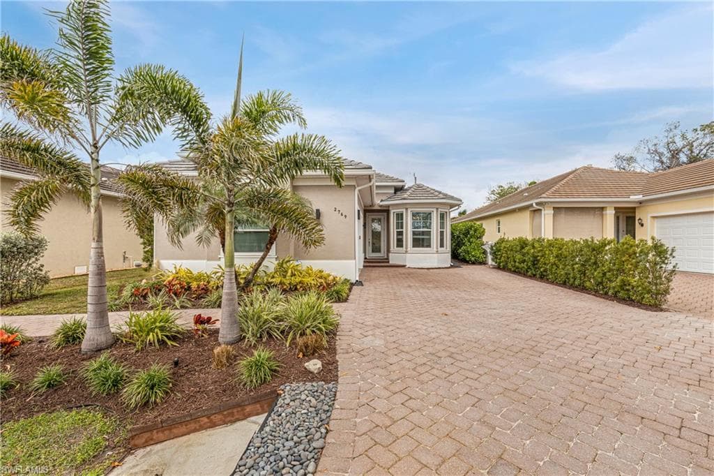 2769 Linda Dr, Naples, FL 34112-3