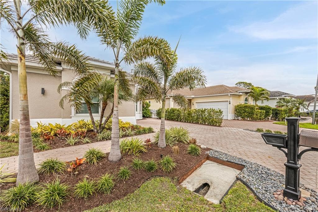 2769 Linda Dr, Naples, FL 34112-5