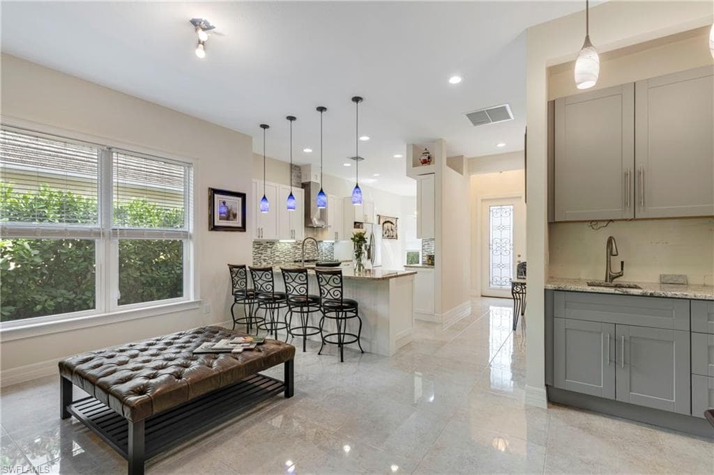 2769 Linda Dr, Naples, FL 34112-7