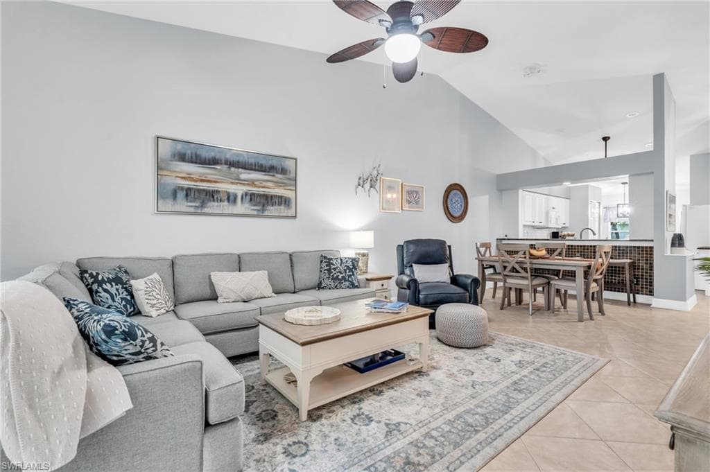 1724 Royal Cir 901, Naples, FL 34112-4