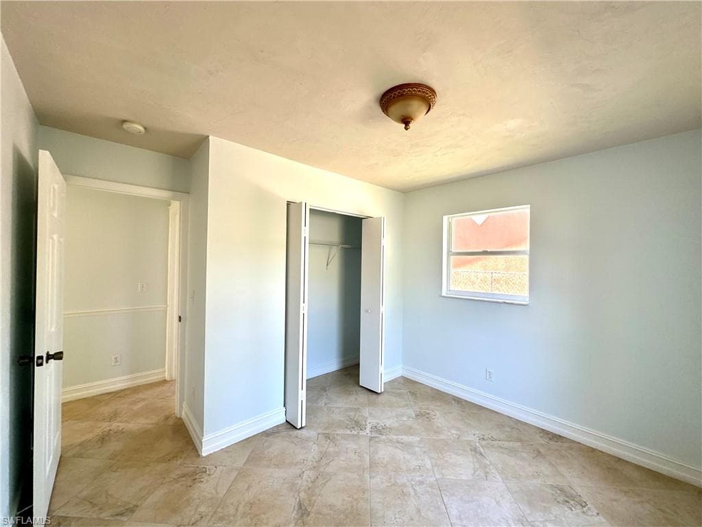 5369 Gilchrist St, Naples, FL 34113-9