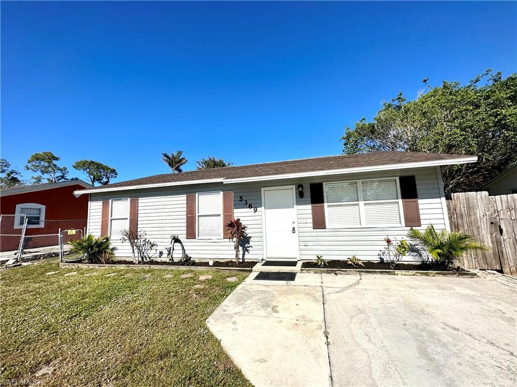 5369 Gilchrist St, Naples, FL 34113-17