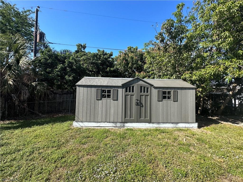 5369 Gilchrist St, Naples, FL 34113-19