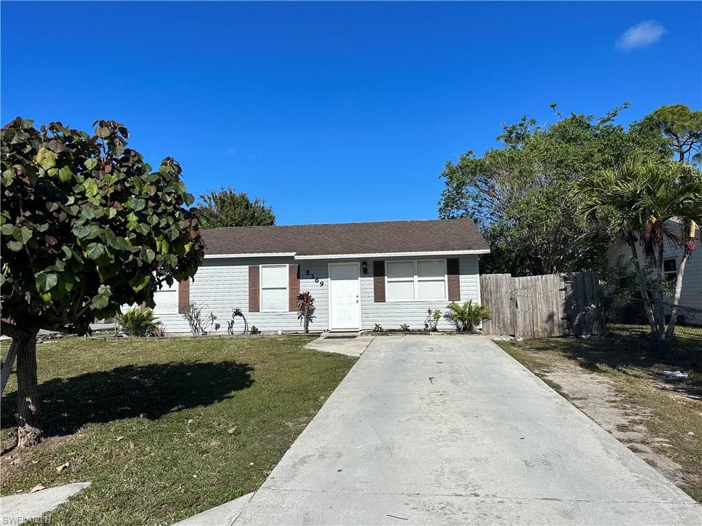 5369 Gilchrist St, Naples, FL 34113-2