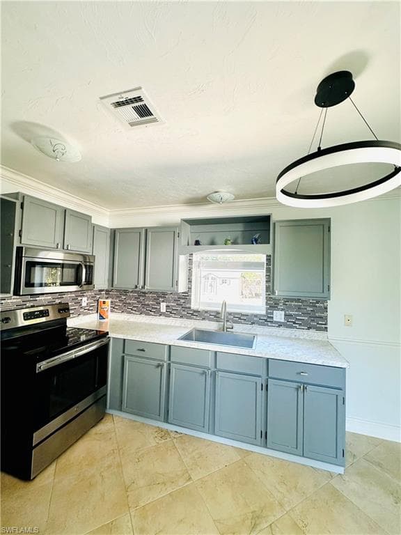 5369 Gilchrist St, Naples, FL 34113-4