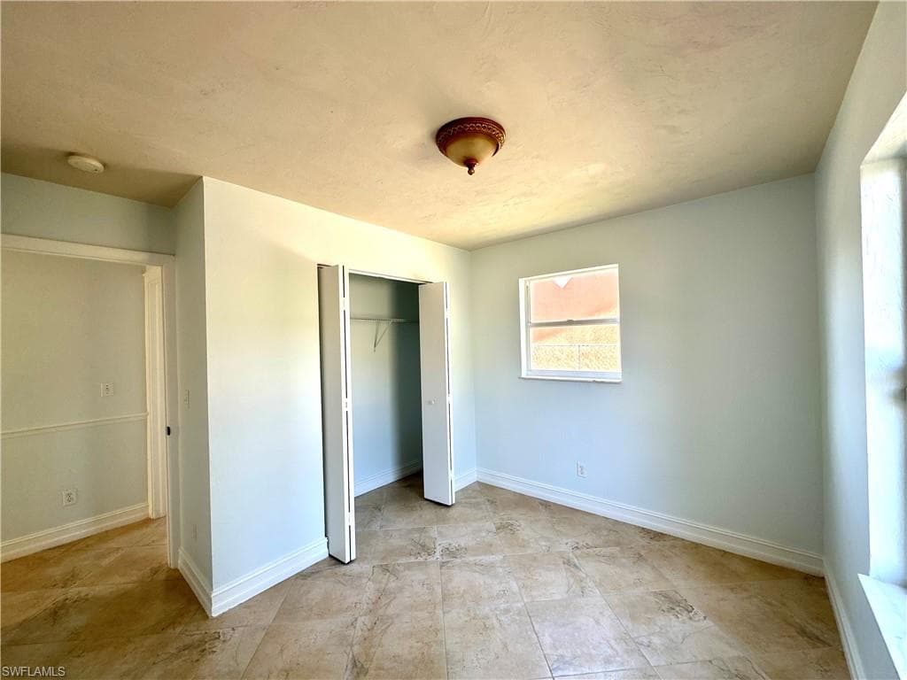 5369 Gilchrist St, Naples, FL 34113-8