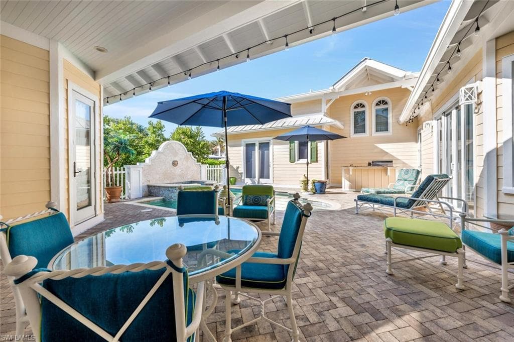 165 Broad Ave S, Naples, FL 34102-33