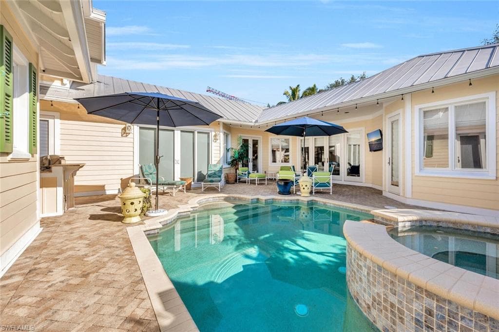 165 Broad Ave S, Naples, FL 34102-35