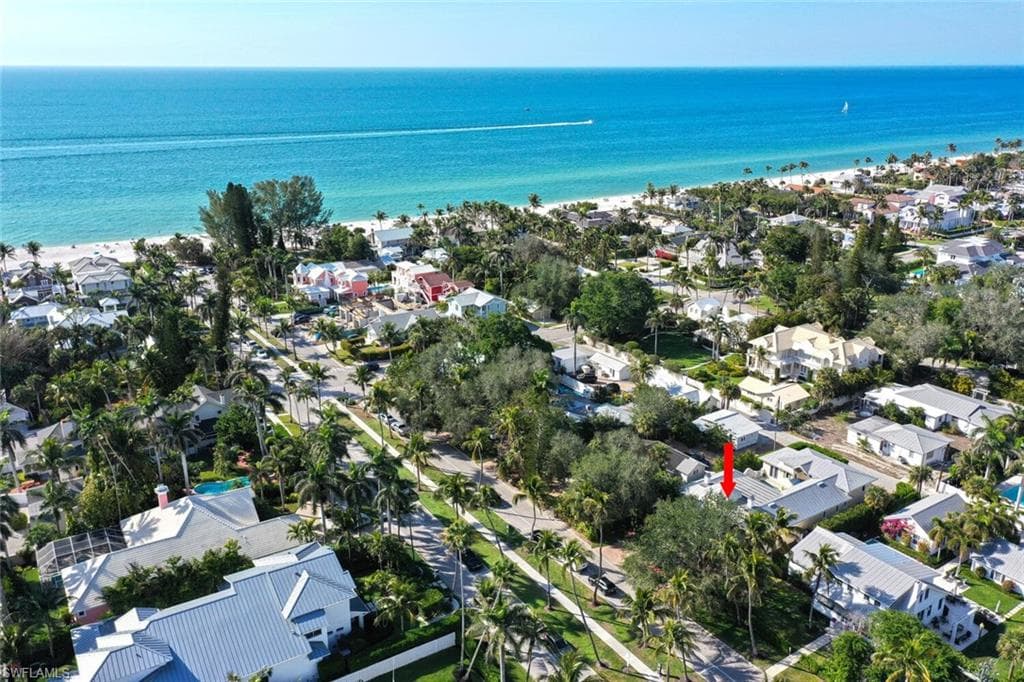 165 Broad Ave S, Naples, FL 34102-5