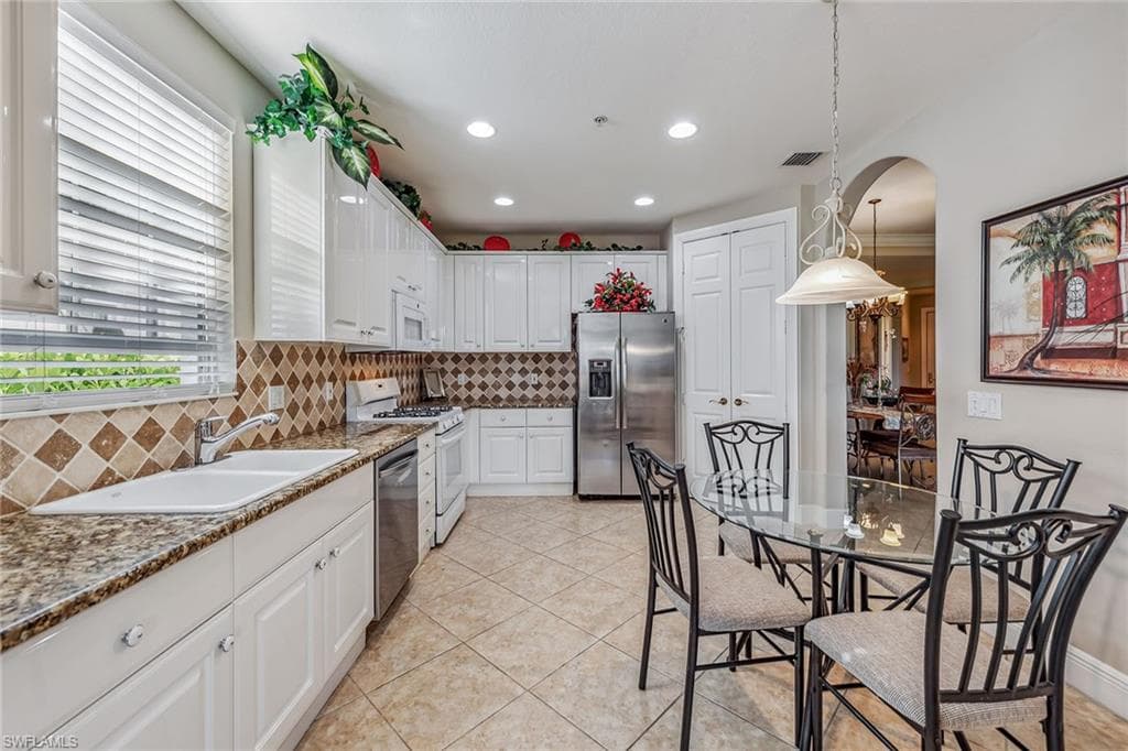 9026 Cascada Way 102, Naples, FL 34114-9