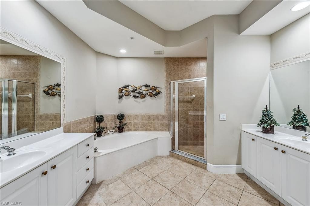 9026 Cascada Way 102, Naples, FL 34114-15