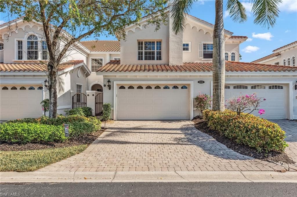 9026 Cascada Way 102, Naples, FL 34114-2