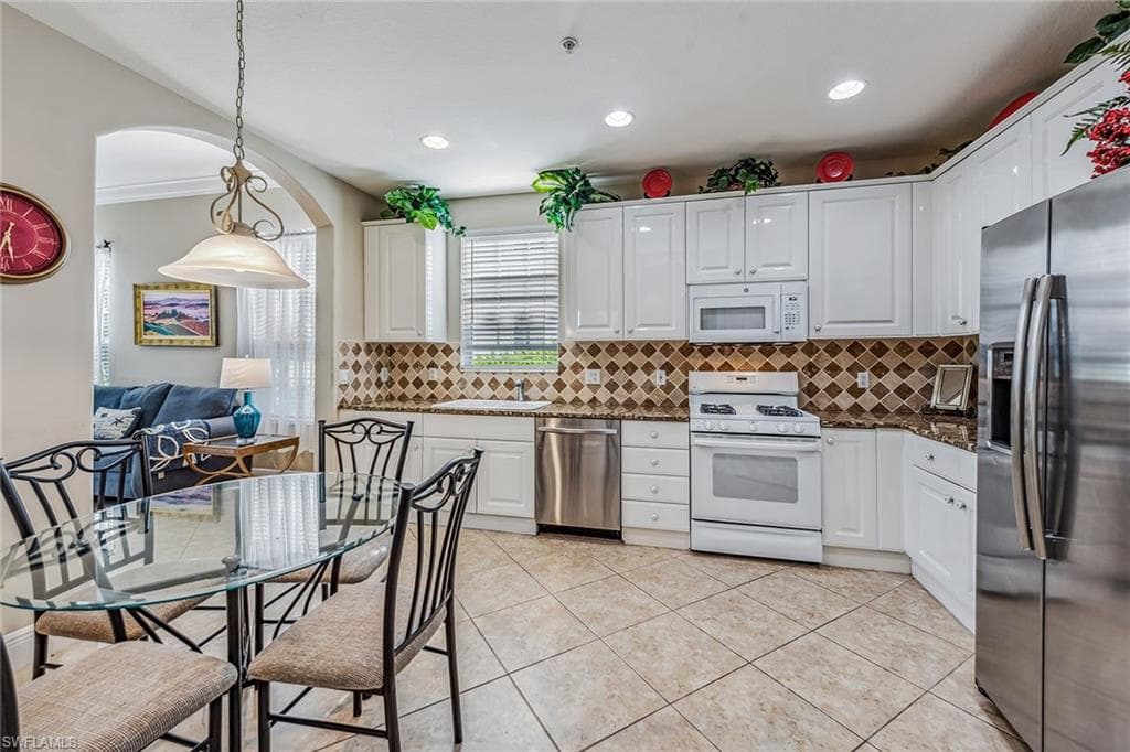 9026 Cascada Way 102, Naples, FL 34114-8