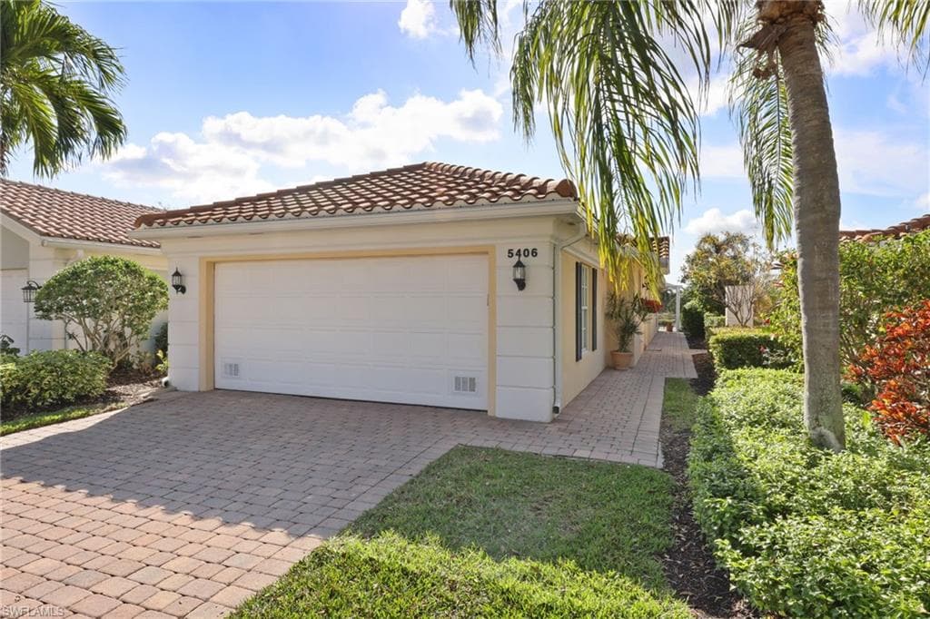 5406 Guadeloupe Way, Naples, FL 34119-1