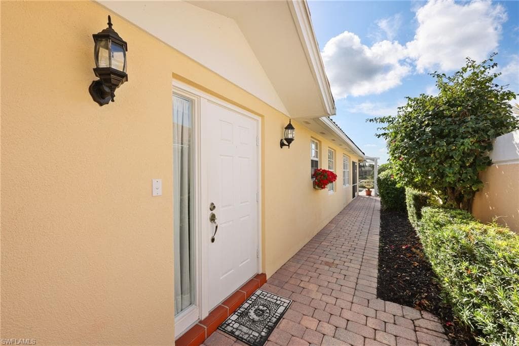 5406 Guadeloupe Way, Naples, FL 34119-3
