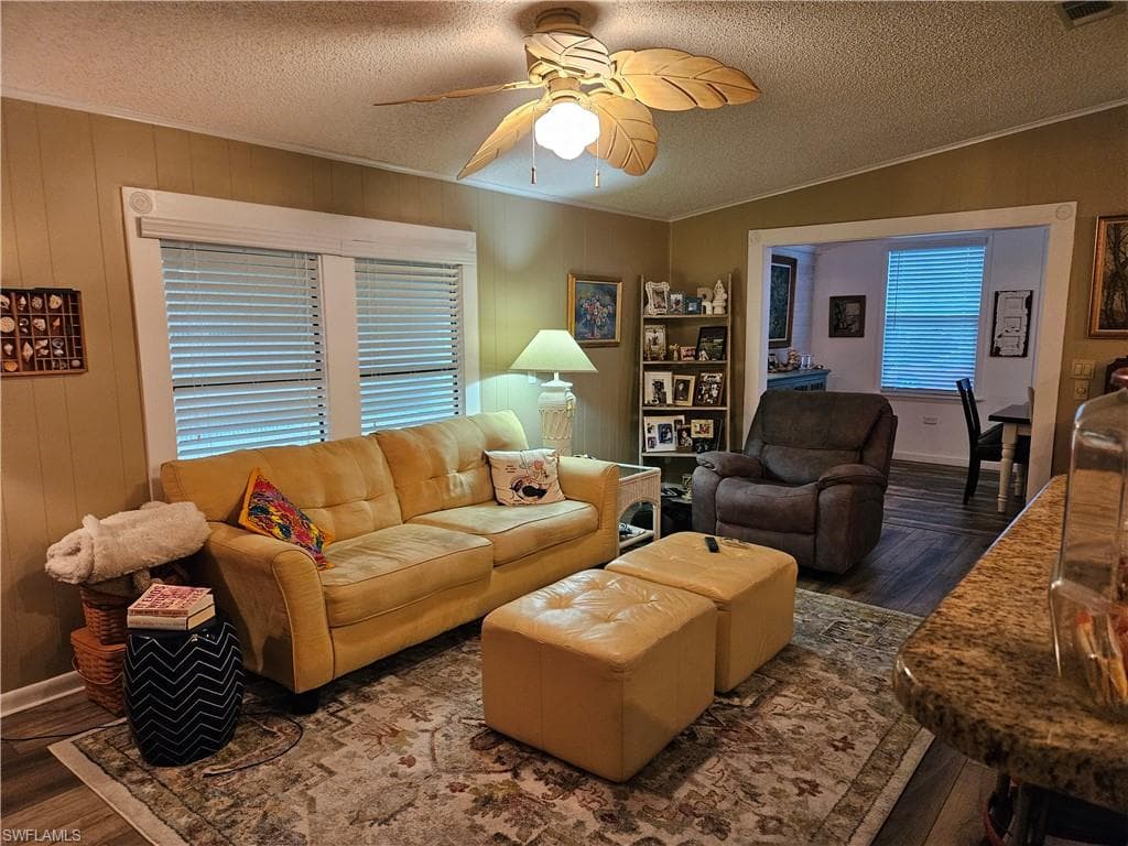 14 Peridot Ave 14pt, Naples, FL 34114-14