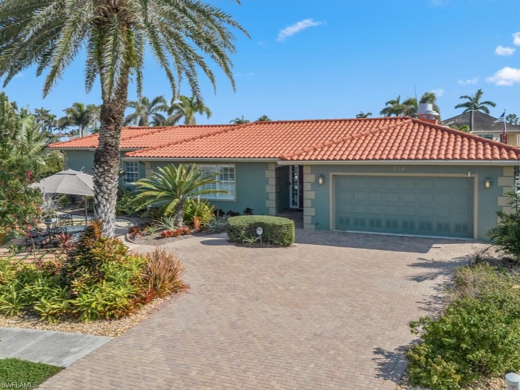 916 Sundrop Ct, Marco Island, FL 34145-11