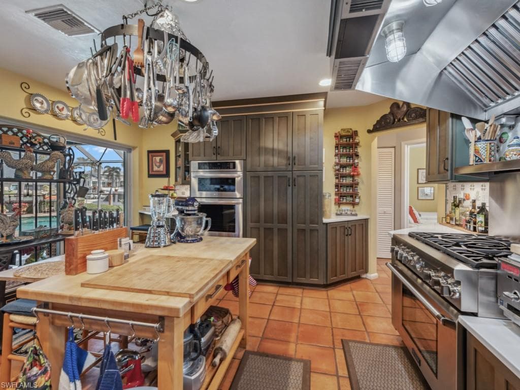 916 Sundrop Ct, Marco Island, FL 34145-18