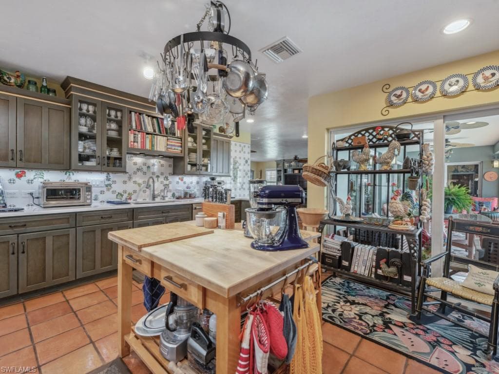 916 Sundrop Ct, Marco Island, FL 34145-19