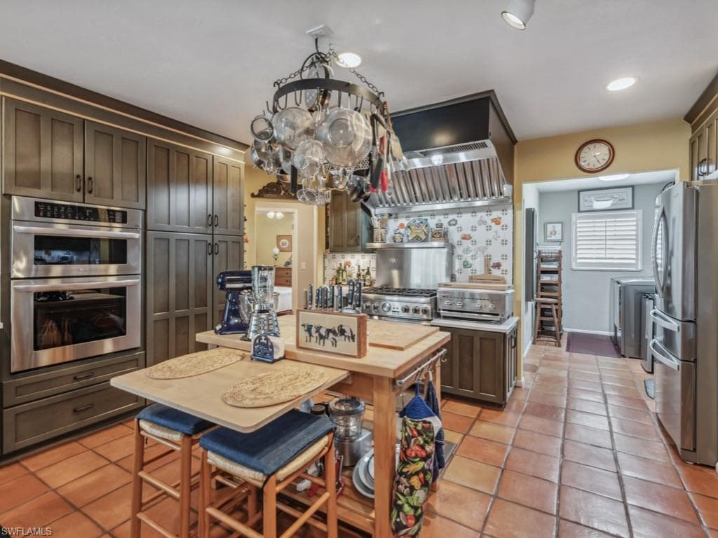 916 Sundrop Ct, Marco Island, FL 34145-20