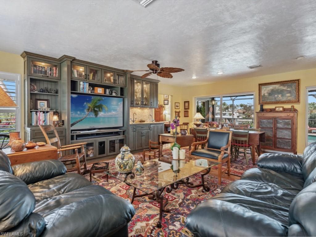 916 Sundrop Ct, Marco Island, FL 34145-23