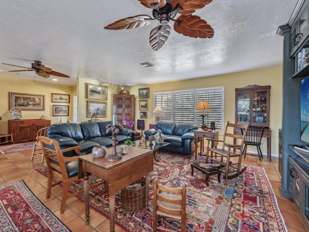 916 Sundrop Ct, Marco Island, FL 34145-24