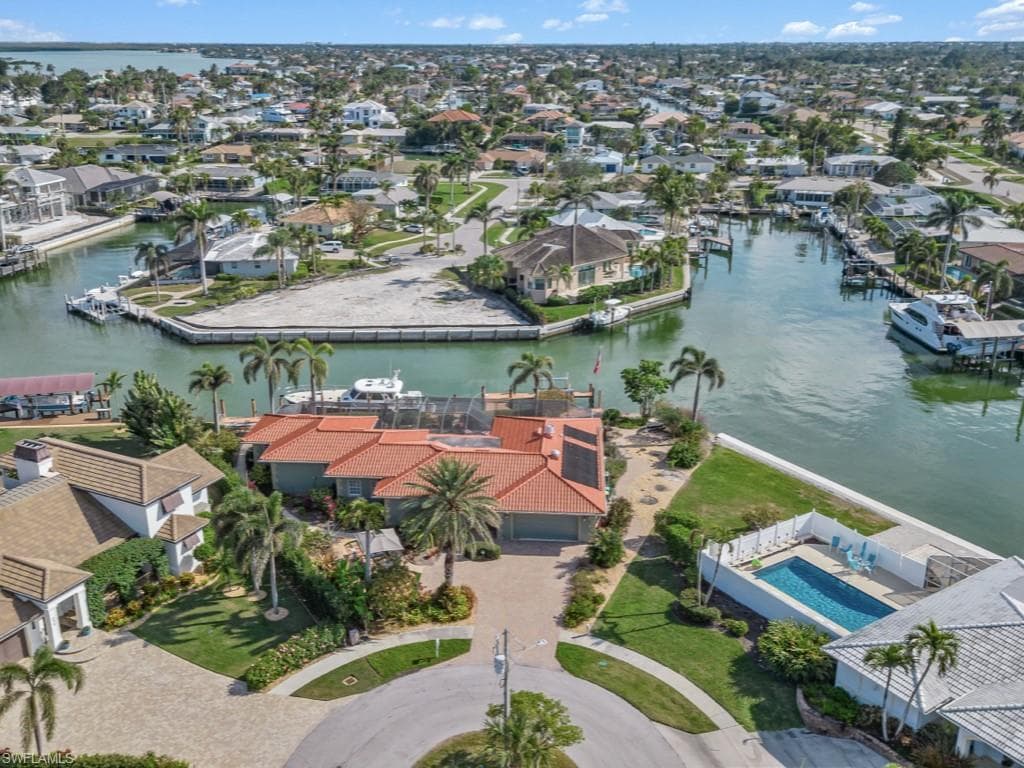916 Sundrop Ct, Marco Island, FL 34145-2