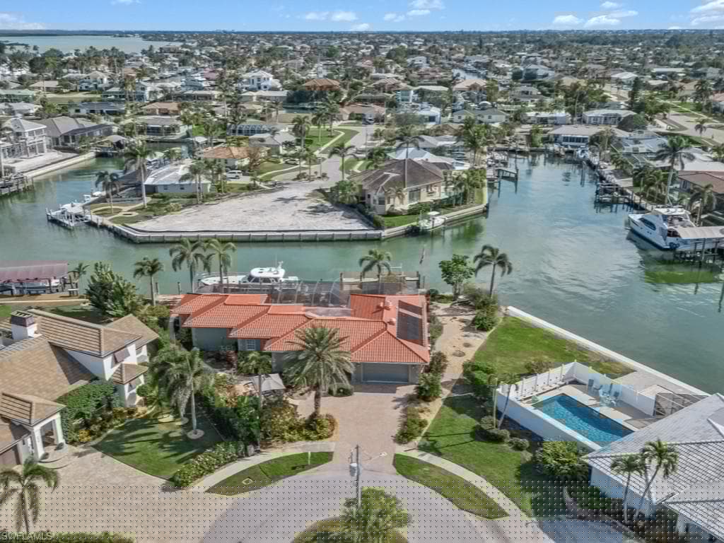 916 Sundrop Ct, Marco Island, FL 34145-2
