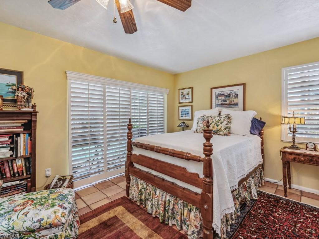 916 Sundrop Ct, Marco Island, FL 34145-33