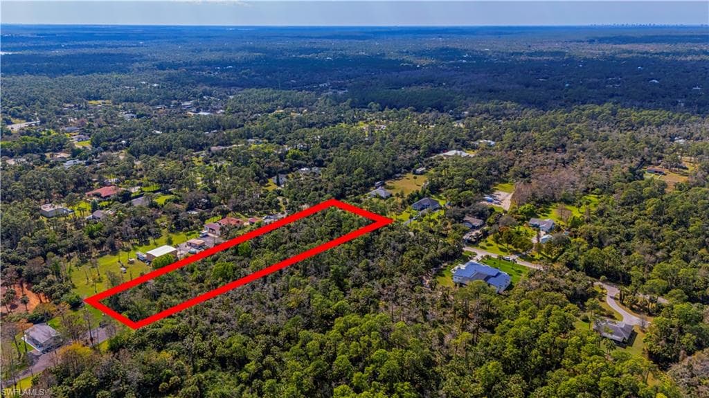 320 3rd St NW, Naples, FL 34120-9