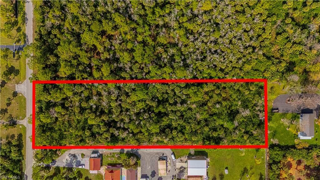 320 3rd St NW, Naples, FL 34120-4