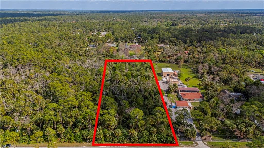 320 3rd St NW, Naples, FL 34120-5