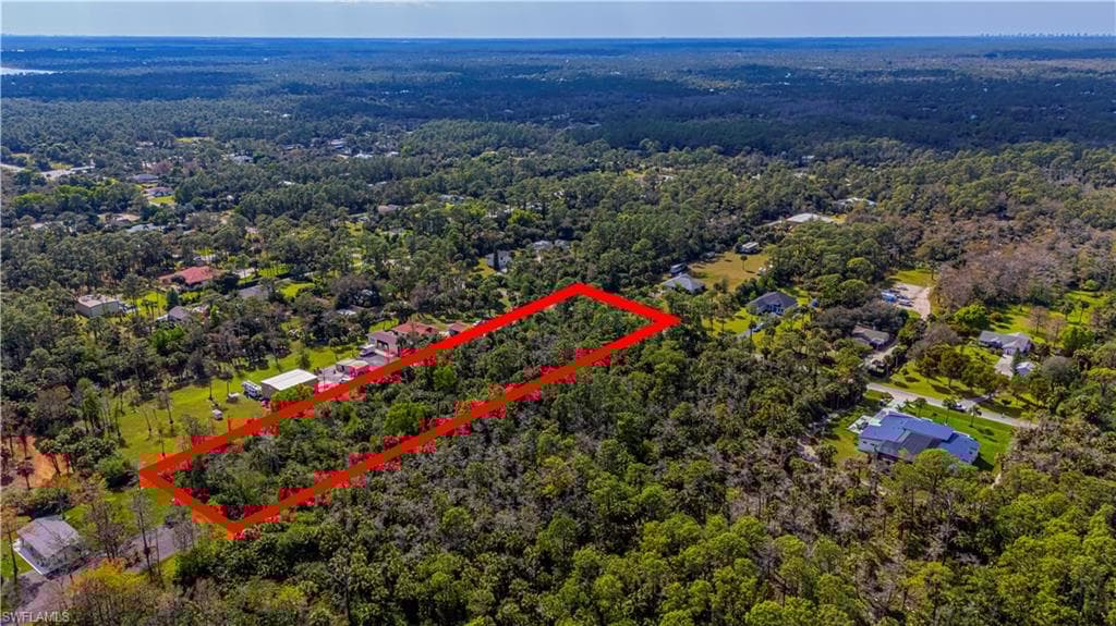 320 3rd St NW, Naples, FL 34120-6