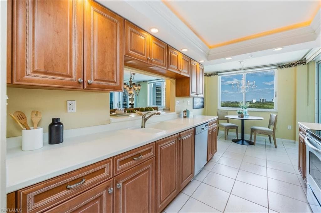 21 Bluebill Ave B806, Naples, FL 34108-9