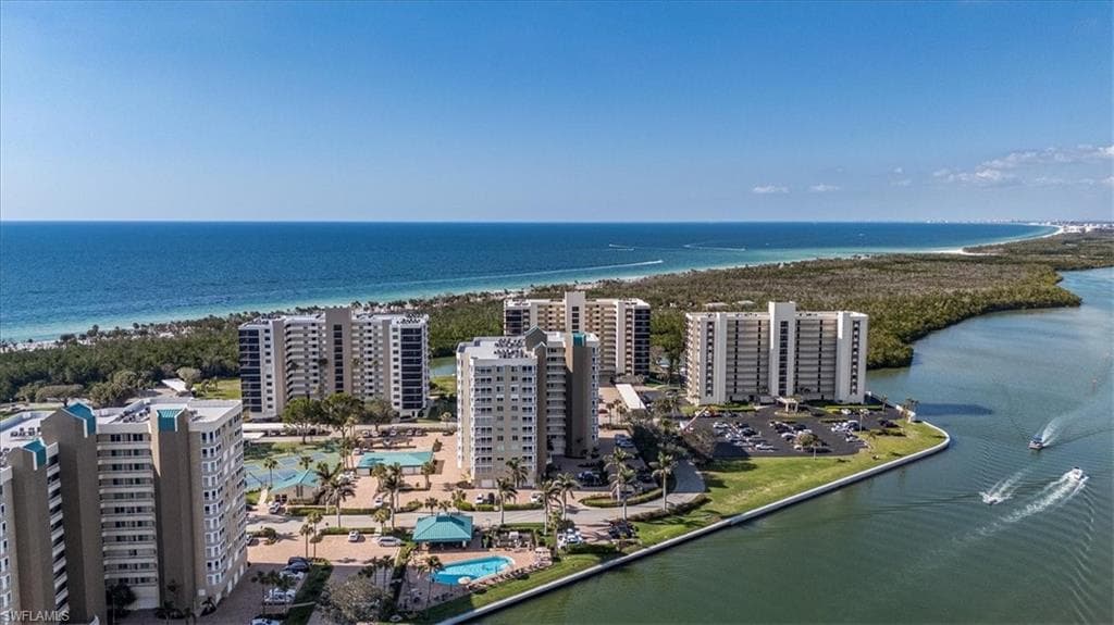 21 Bluebill Ave B806, Naples, FL 34108-1