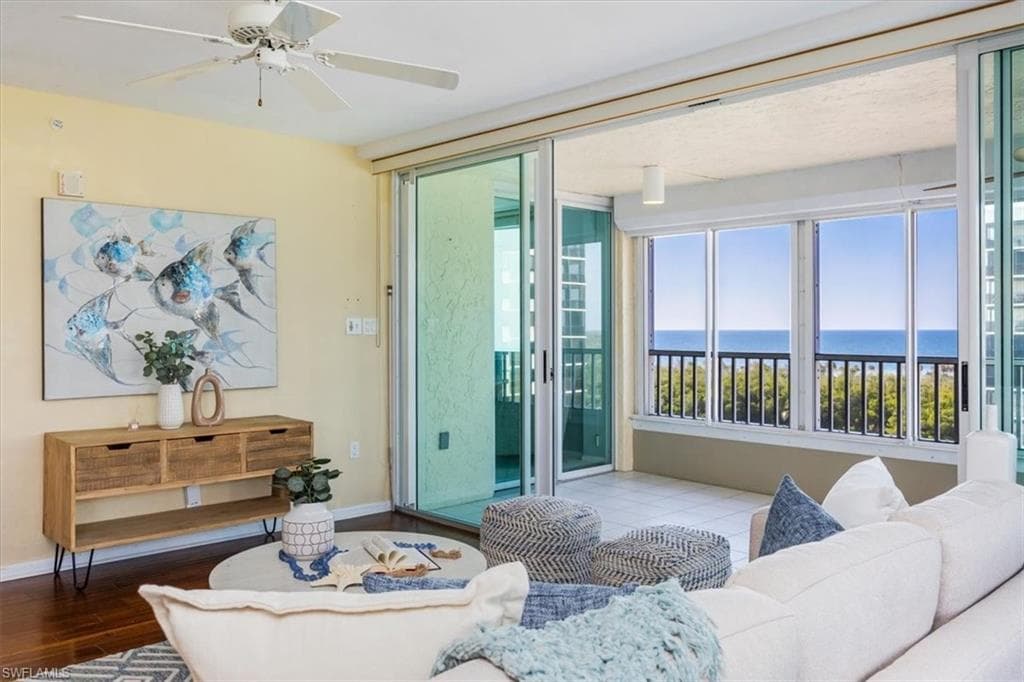 21 Bluebill Ave B806, Naples, FL 34108-5