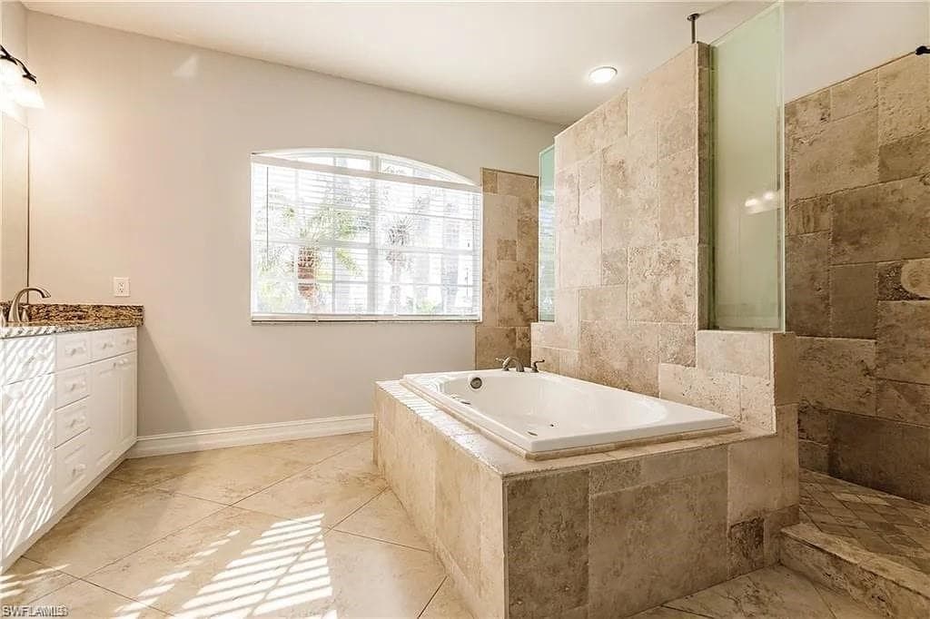 1208 14th Ave, Cape Coral, FL 33993-25