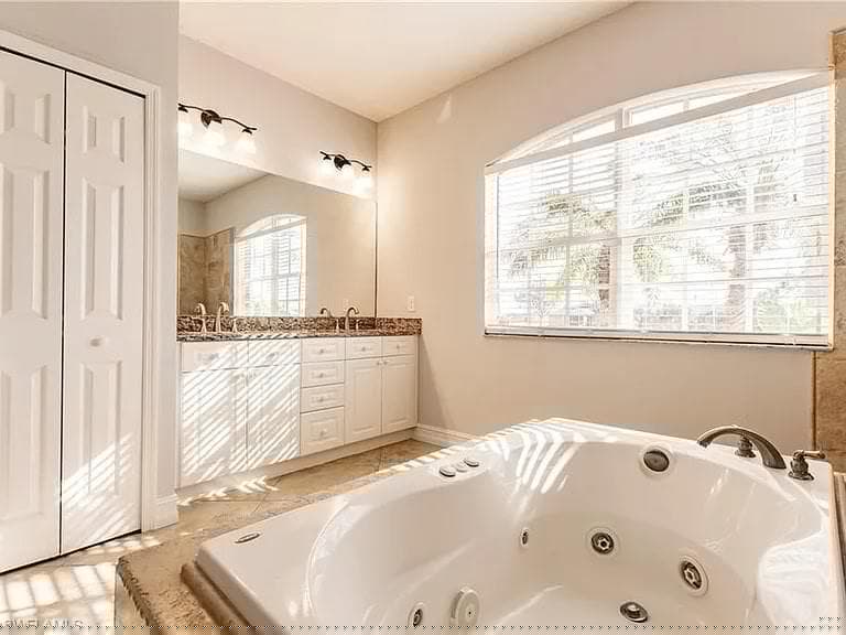 1208 14th Ave, Cape Coral, FL 33993-27