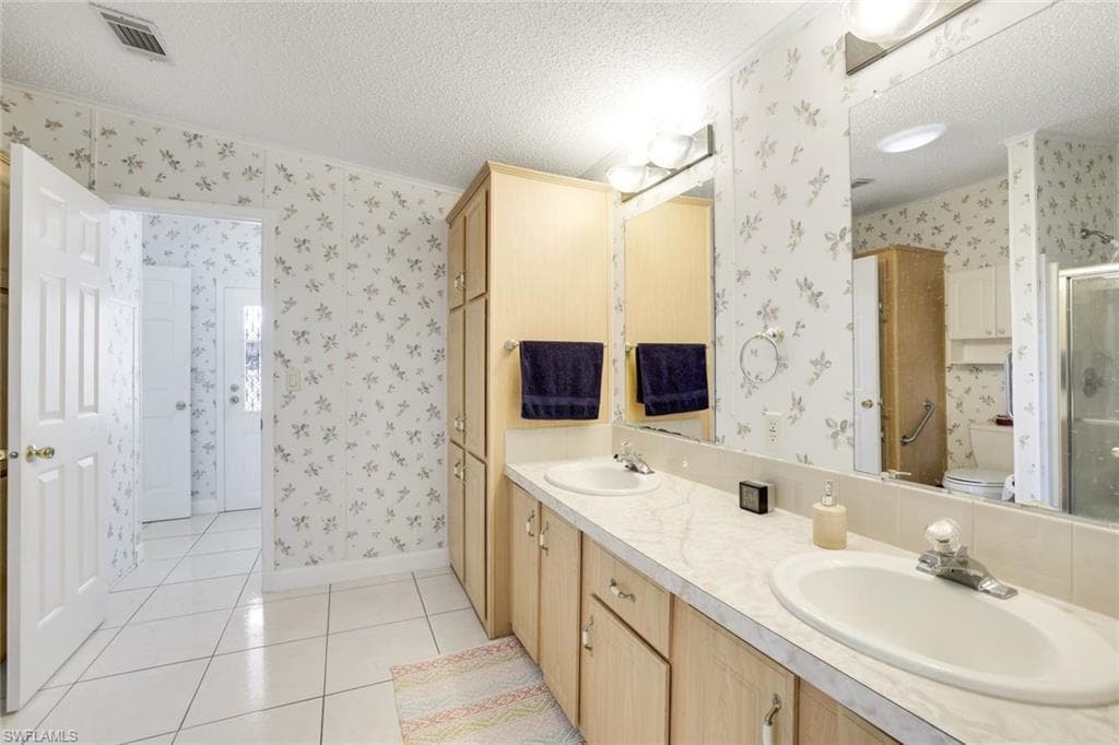 255 Riverwood Rd, Naples, FL 34114-11