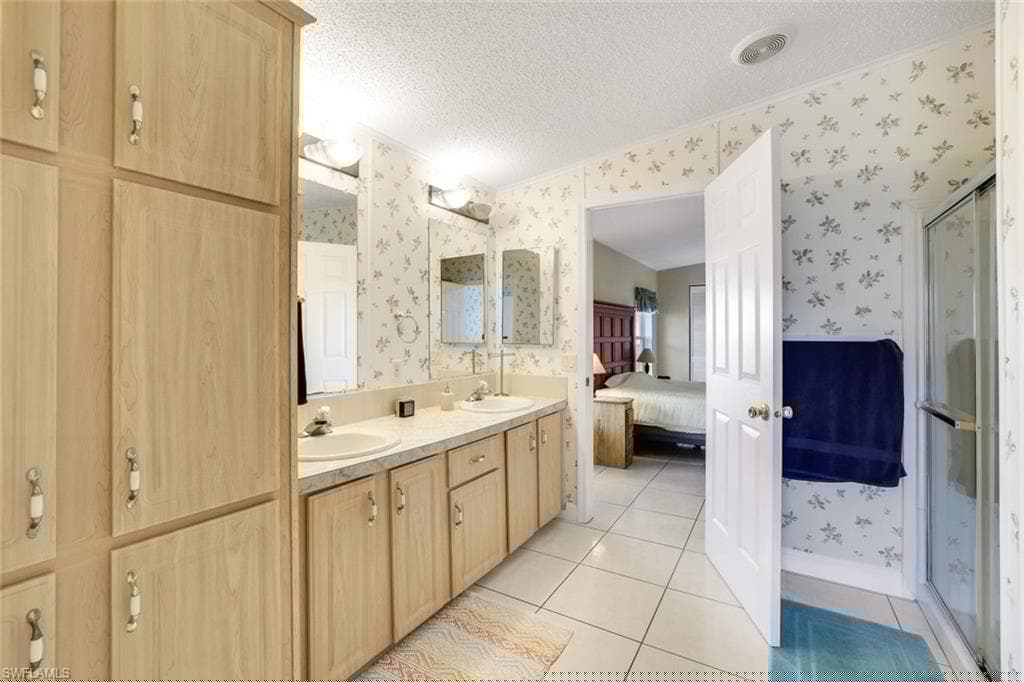 255 Riverwood Rd, Naples, FL 34114-12